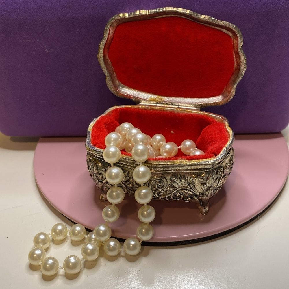 💛 Vintage Silver Plated Floral Trinket Box